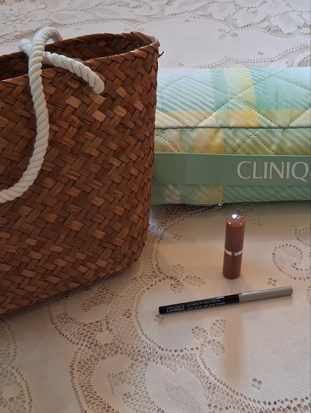 Clinique Quilted Picnic Blanket in Mint and Soft Yellow,with Cosmetic Items